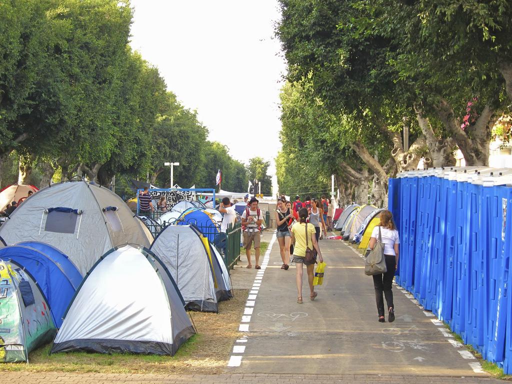 Israeli Urbanism: From Tents To Tents 